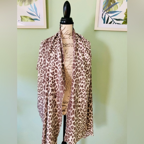 Stylish Leopard Print Scarf/Shawl - Picture 2 of 6